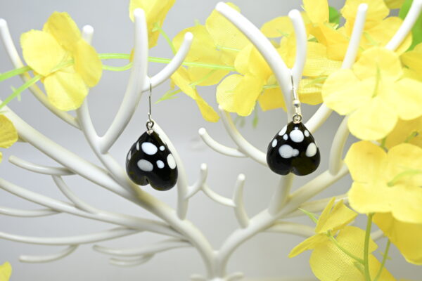 handmade lampwork glass beaded drop earrings black - Heart Shape